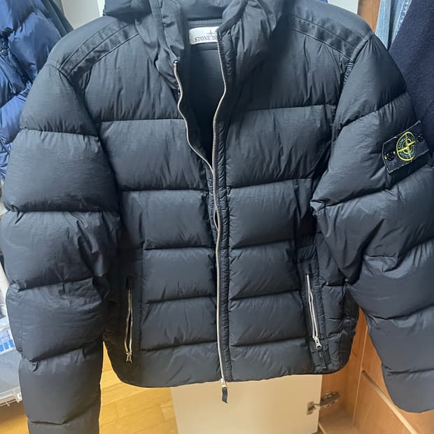 스톤아일랜드 심리스 패딩 23FW M사이즈
