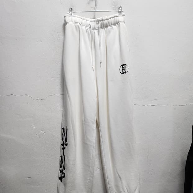 낫포너드 화이트 와이드 스웨트팬츠