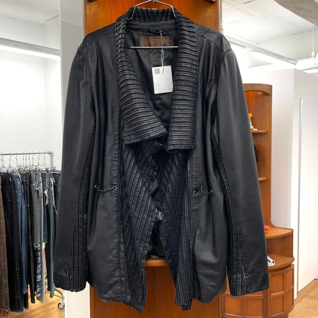 [L] 발망 플리츠 레더 자켓