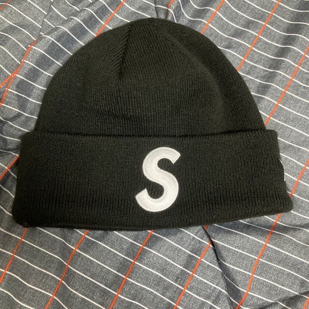 슈프림 뉴에라 에스로고 비니-24FW