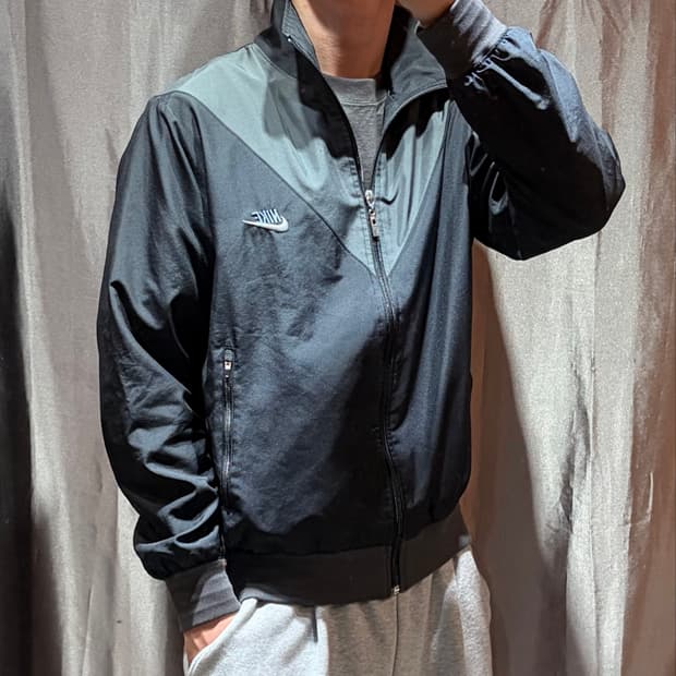 L 나이키 사선 절개 차콜 블랙 나일론 자켓