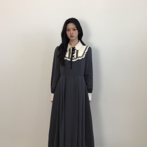 axes femme Gothic Ruffle Collar Dress