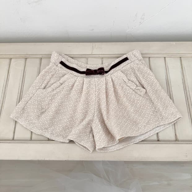 light beige short pants