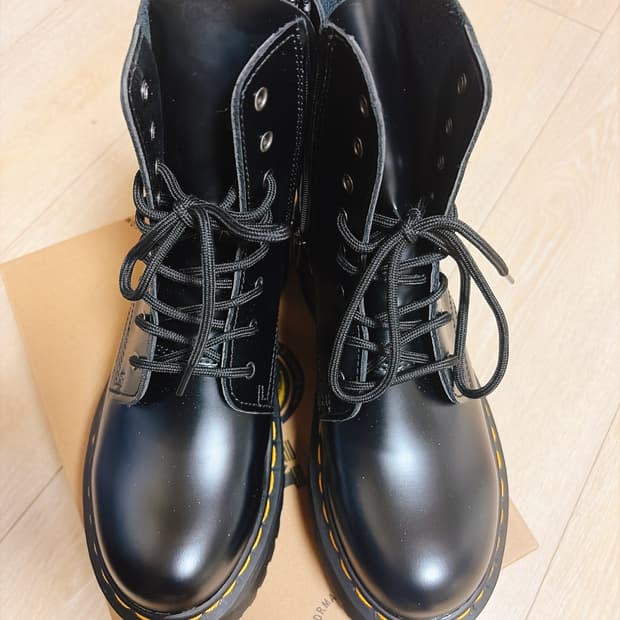 새상품)닥터마틴 제이든 8홀 255mm 풀박스