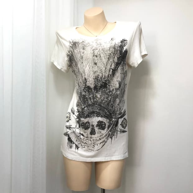 grunge skull graphic white tee