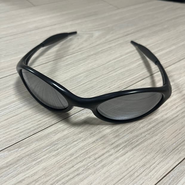 오클리 아이자켓 빈티지 블랙색상 팝니다