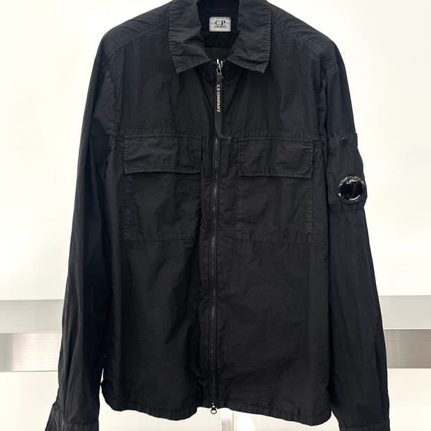 C.P컴퍼니 렌즈와펜 블랙 나일론 오버 셔츠 