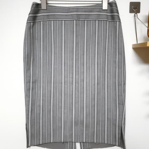 JIGOTT 정품 실크배색 무릎길이스커트 66 스트라이프그레이