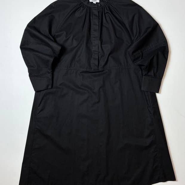 코스 블랙 볼륨 코튼 원피스 PN9412