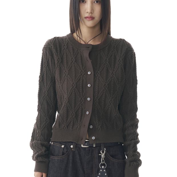 아캄 선버튼 패턴 가디건