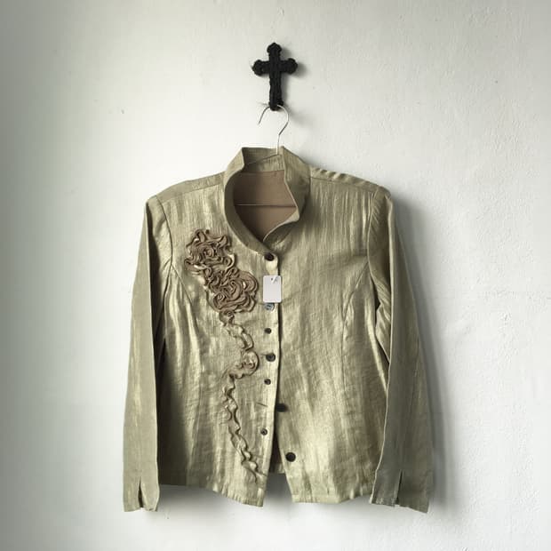 Corsage point glossy jacket