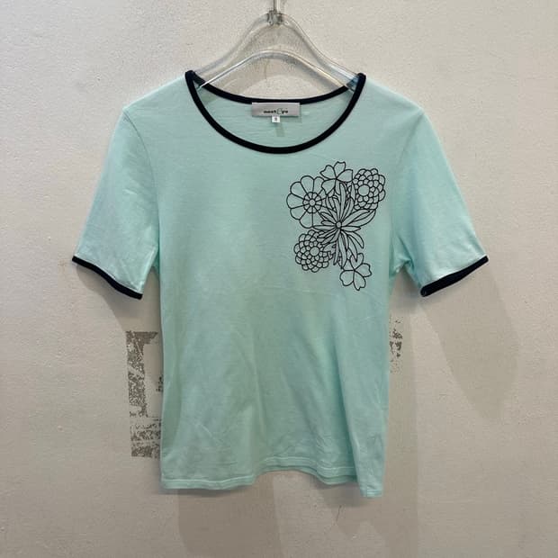 Next eye tee
