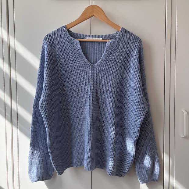 아메리칸 홀릭 소라 코튼 브이넥 니트