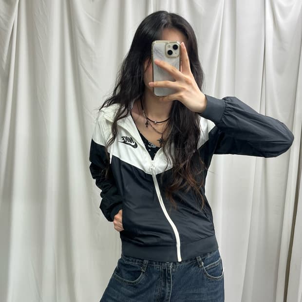 Nike black & white windrunner