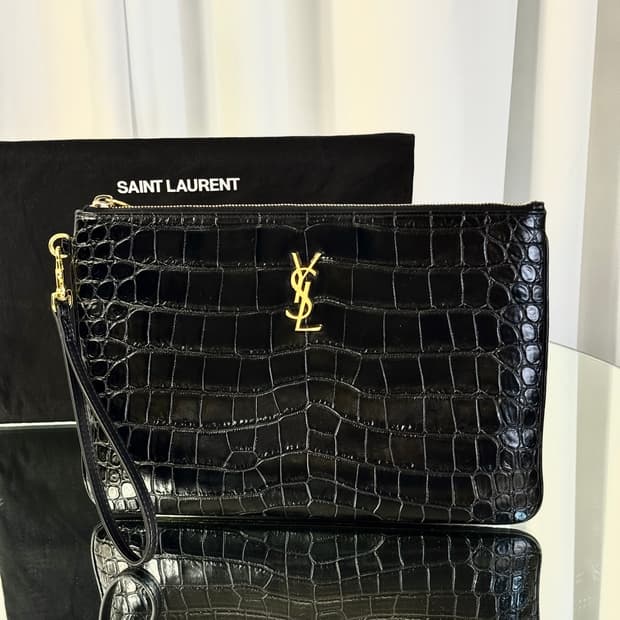 입생로랑 크로커다일 블랙 골드 클러치백 