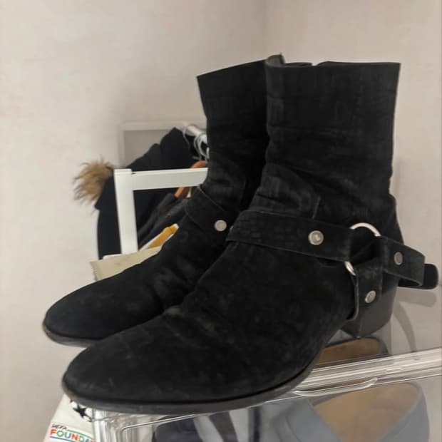 생로랑 크로커다일 이펙트 와이어트 하네스 부츠