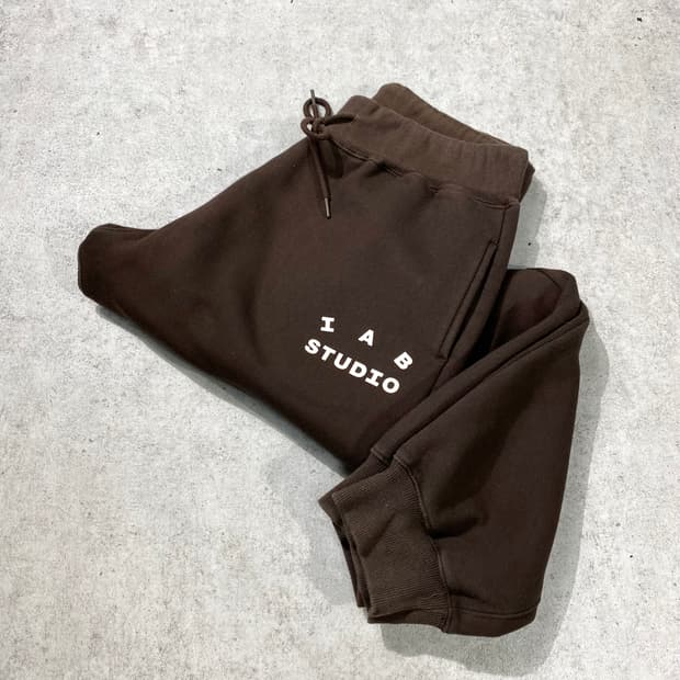 [L] I.A.B STUDIO 아이앱 스튜디오 브라운 스웻 조거팬츠