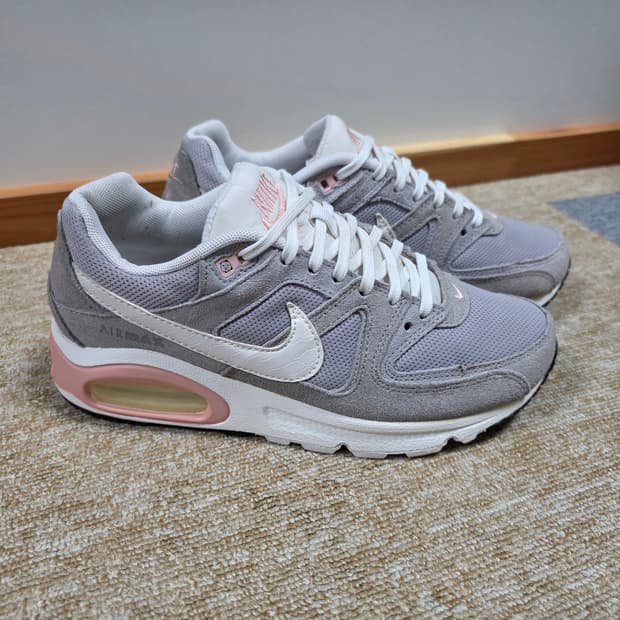 나이키 우먼스 에어맥스 커맨드 [245mm]