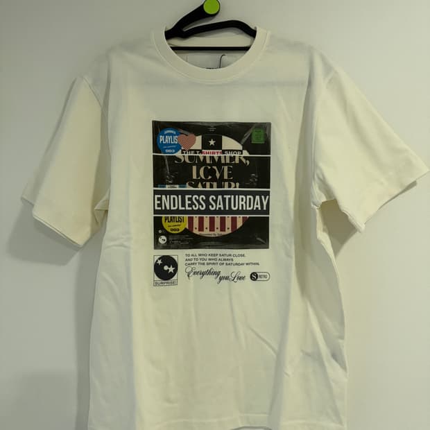 SATUR 엔드리스 새터데이 그래픽 티셔츠