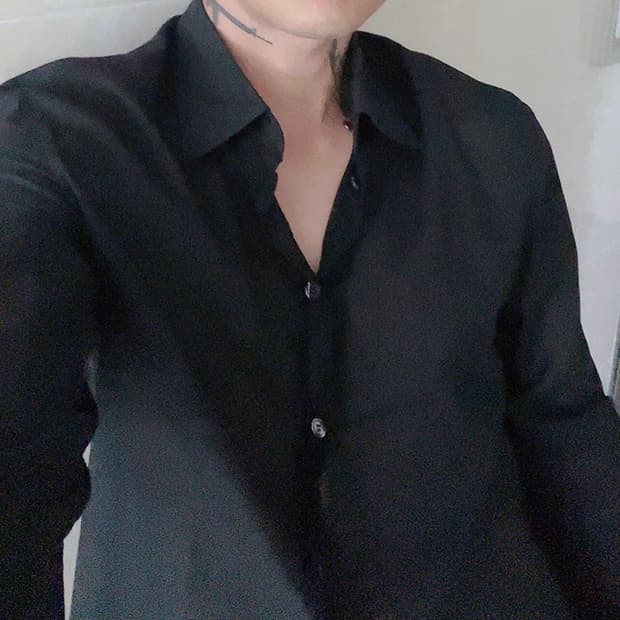 캐롤 크리스찬 포엘 블랙셔츠