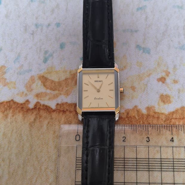 세이코 엑셀린 여성 사각 탱크 쿼츠 시계