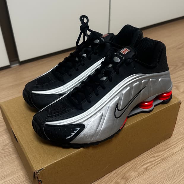 나이키 샥스 R4 메탈릭 실버 레드 265