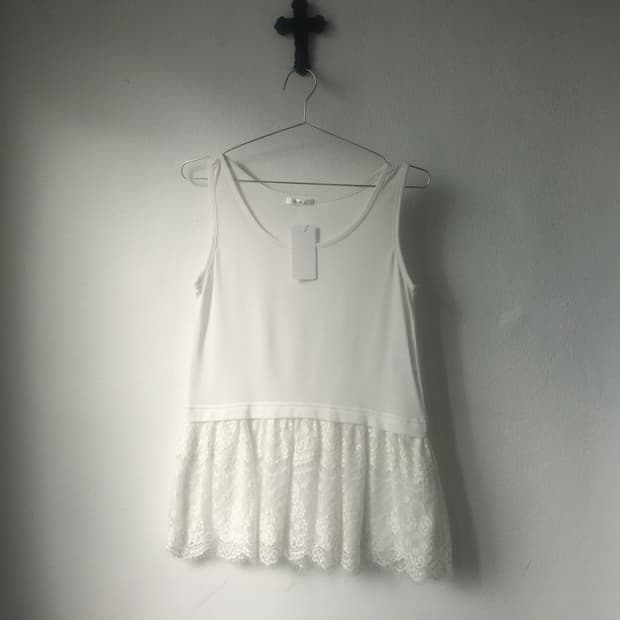 Lace layered sleeveless