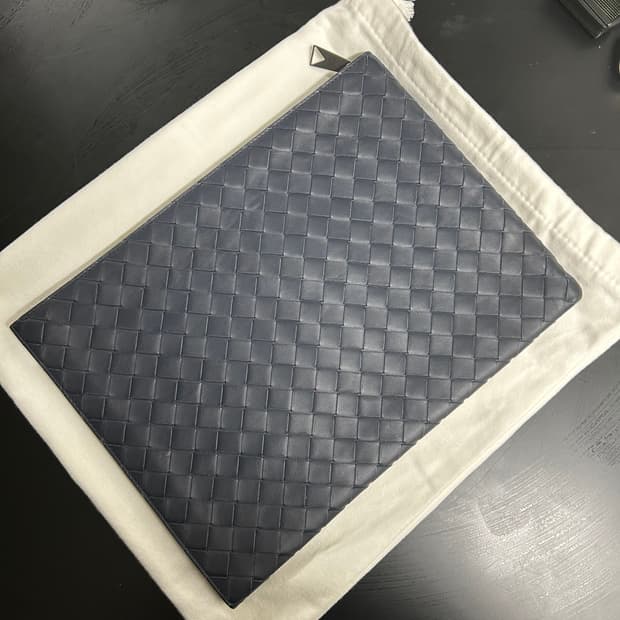 보테가베네타 클러치백