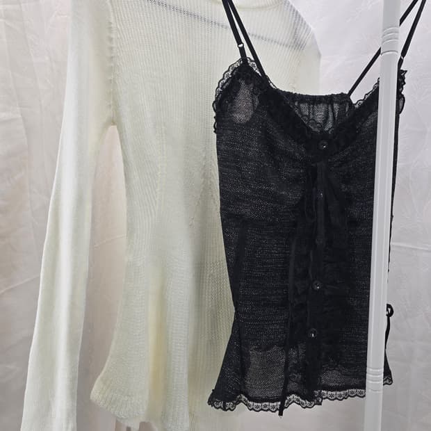 코디 화이트 긴팔 가디건 + 블랙 레이스 뷔스티에 세트