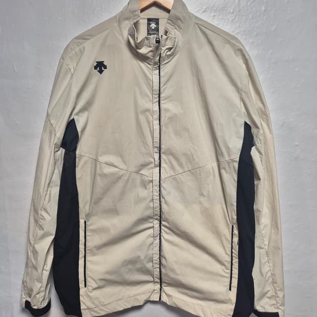 데상트 아이보리/블랙 바람막이 집업 자켓 XL105사이즈(상태A급)