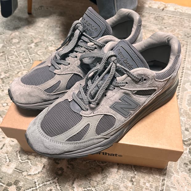 뉴발란스 디스이즈네버댓 991v2