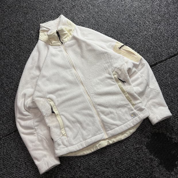 마운틴 하드웨어 화이트 쉐르파 플리스 자켓 3737