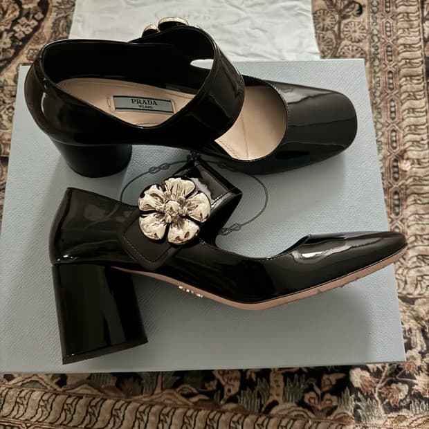 ✨ Prada Flower Patent Mary Jane Pumps