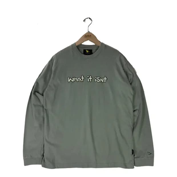 A2527 WHAT IT ISNT 와릿이즌 긴팔 티 [ SIZE: S ]