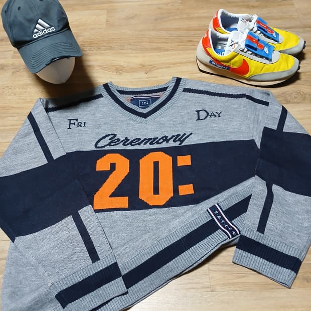 로맨틱크라운 브이넥 아크릴 니트 남녀공용