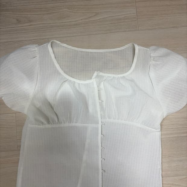 퍼프 소매 블라우스