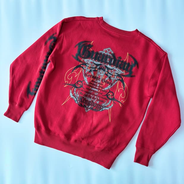 보메르 고딕 그래픽 오버사이즈 레드 맨투맨