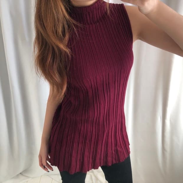 790. burgundy volume pleats dress
