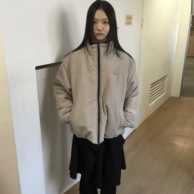 하우유 엘스 하이넥 오버핏 패딩 베이지