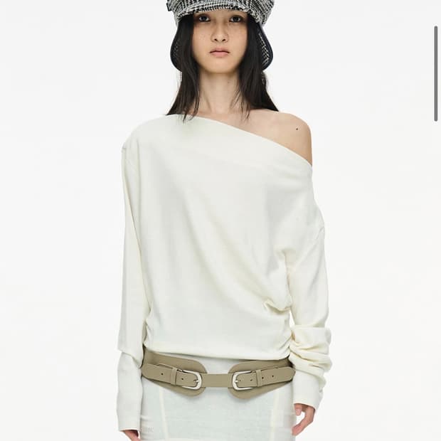 세릭 INCISION TAPERED TOP / IVORY