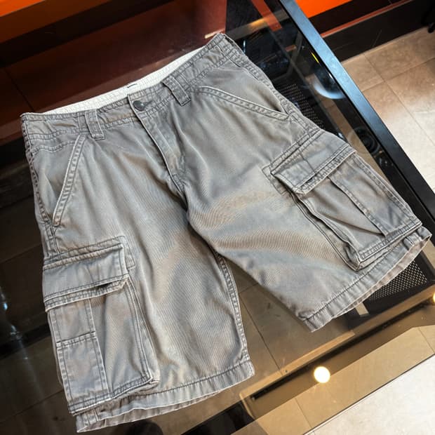 Levis 리바이스 차콜 반바지 30인치