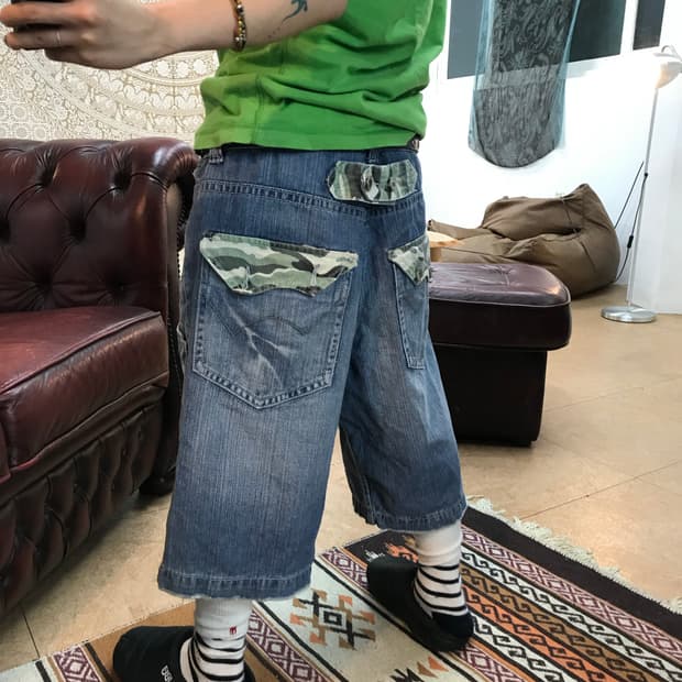 신치백 카모 디테일 데님반바지 