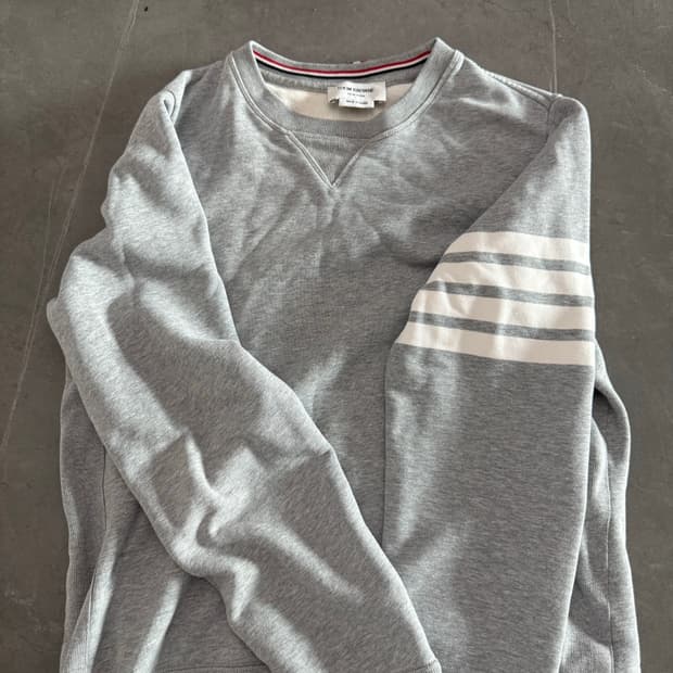 톰브라운 사선 맨투맨 그레이 3사이즈