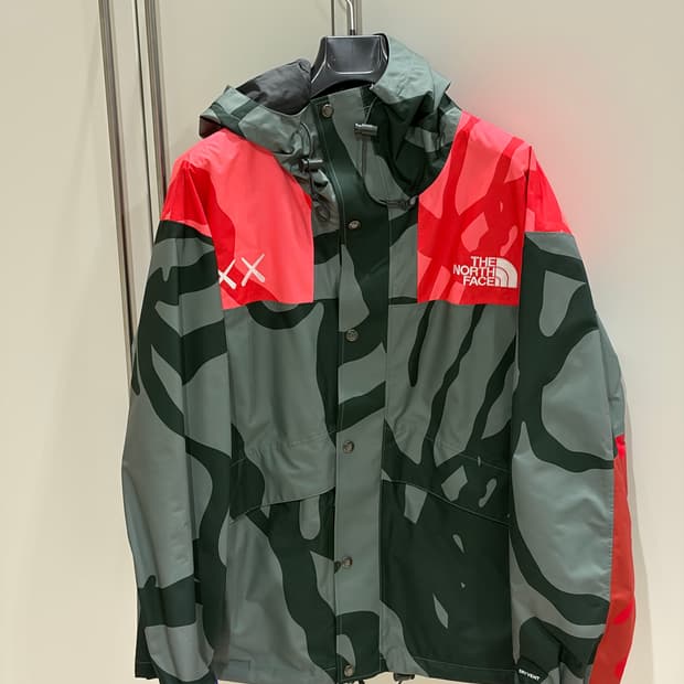 [USED][L] KAWS x THE NORTH FACE JACKET