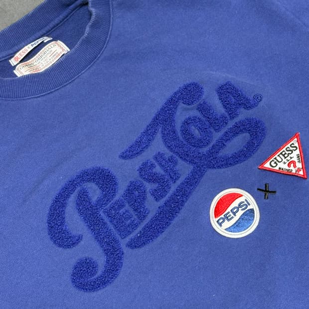 GUESS × PEPSI 콜라보 맨투맨