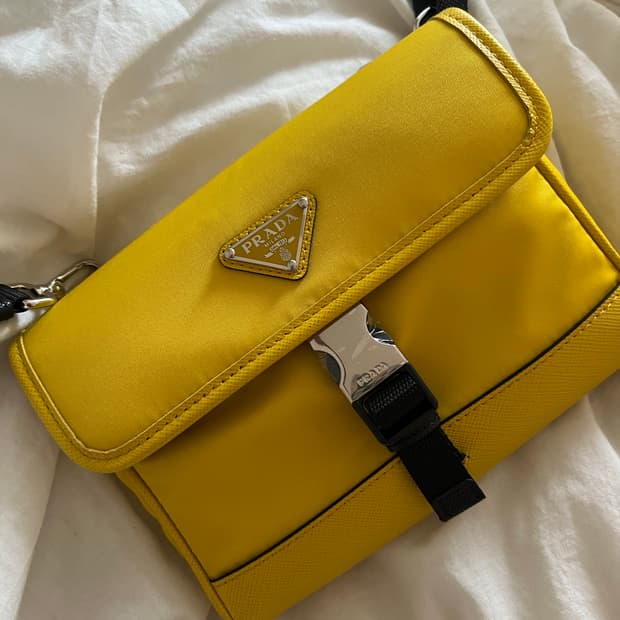 프라다 나일론 크로스바디 