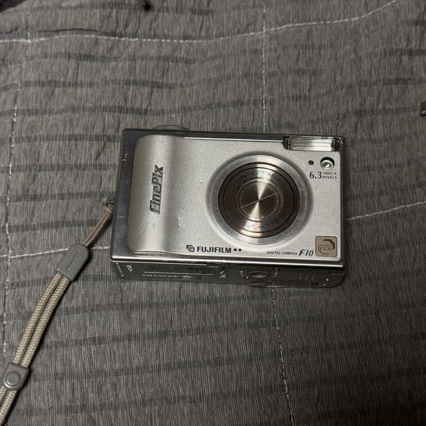 후지 파인픽스 f10 판매합니다 (오토모드만 가능)