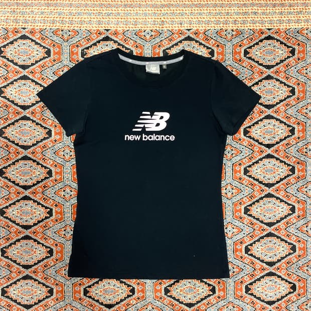 뉴발란스 시그니처로고 블랙 반팔티셔츠 여성M