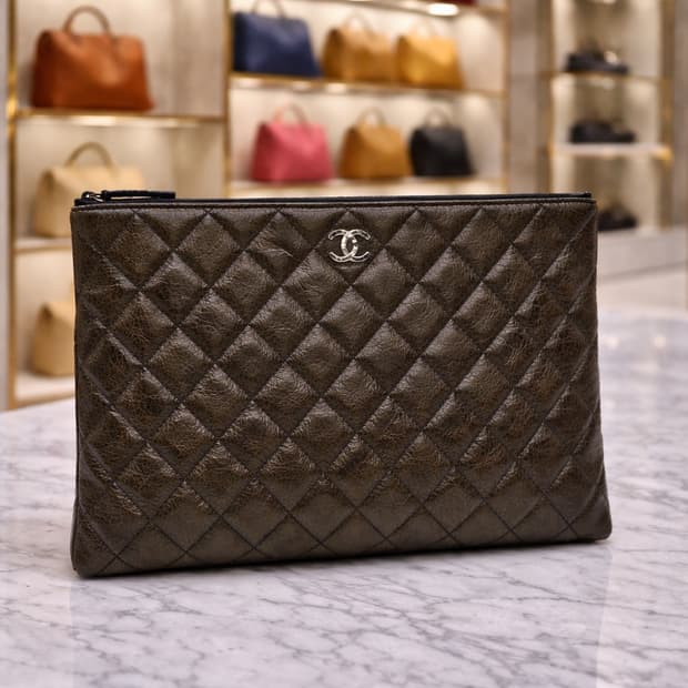 [S급] 샤넬 페이던트 은장 클러치 라지 판매합니다!!!