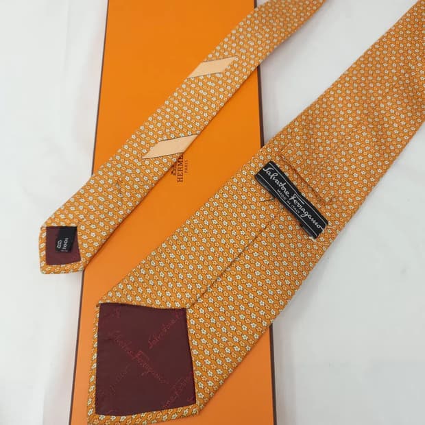 살바토레 페라가모 오렌지 꽃무늬 실크 넥타이